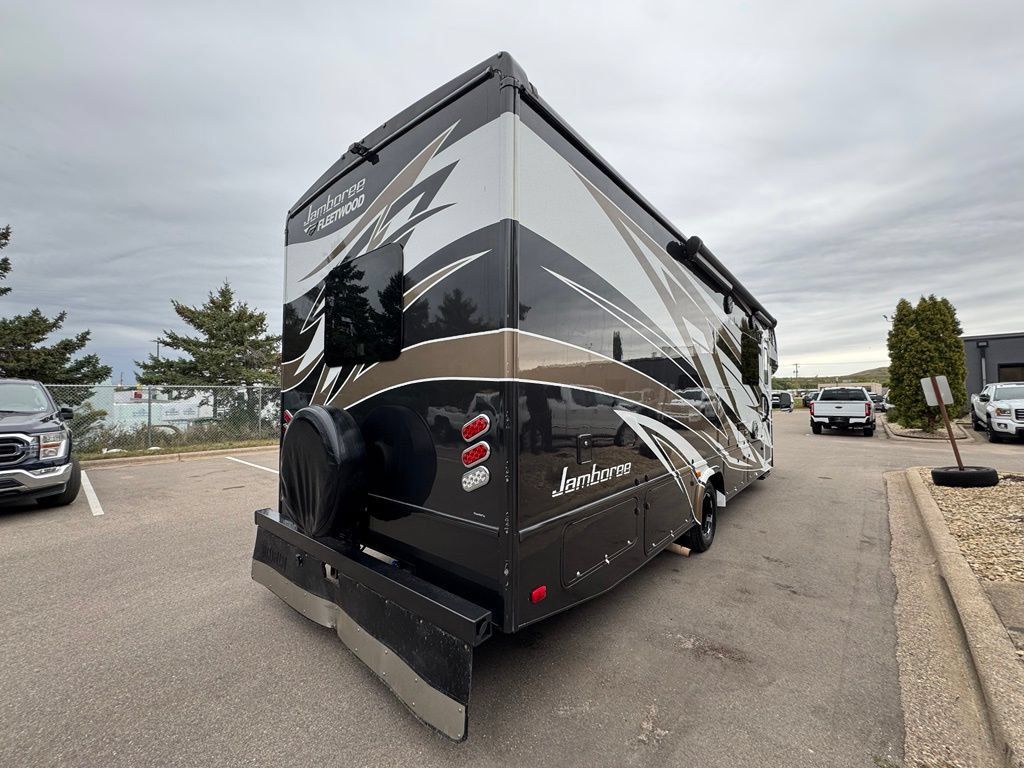 Used 2017 Ford E-450 and Econoline 450 Super Duty w/ Motorhome Prep Package RWD image 6