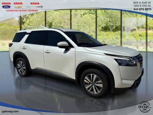 Used 2024 Nissan Pathfinder SL AWD/4WD image 3
