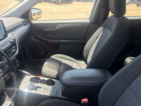Used 2025 Ford Escape Active AWD/4WD image 42