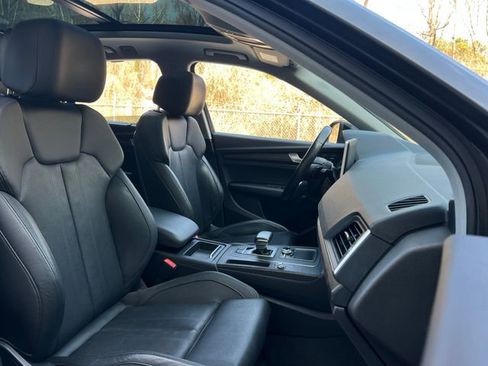 Used 2018 Audi Q5 2.0T w/ Premium Plus Package image 32