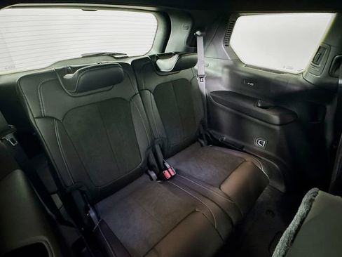 New 2025 Jeep Grand Cherokee L Laredo image 29