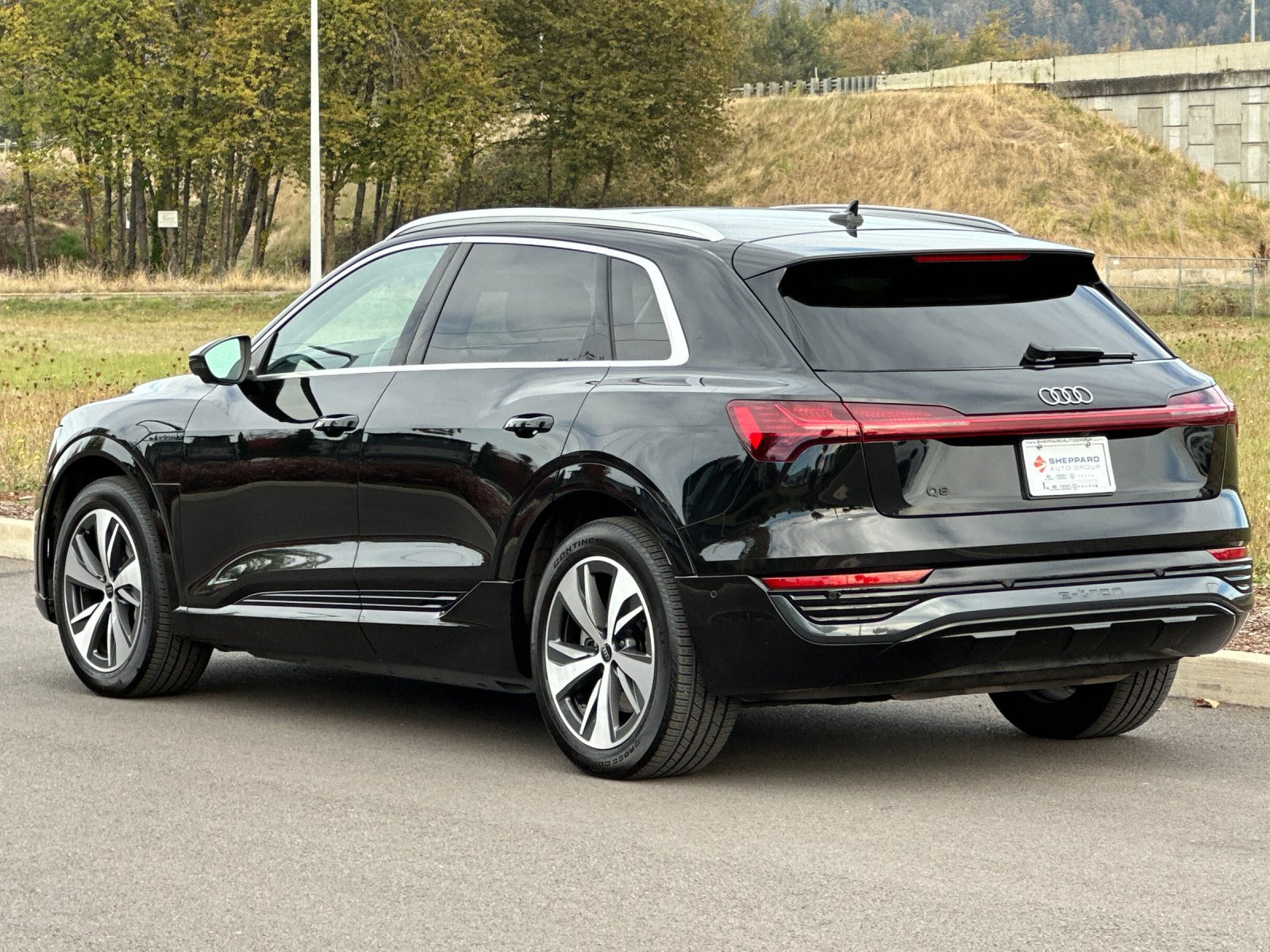 Used 2024 Audi Q8 e-tron Premium Plus AWD/4WD image 5