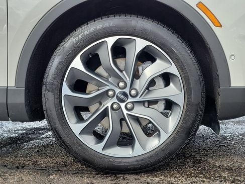 Certified 2022 Lincoln Nautilus Reserve w/ Equipment Group 201A image 9