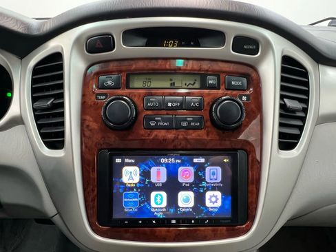 Used 2004 Toyota Highlander Limited image 19