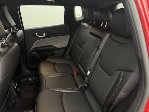 Used 2023 Jeep Compass Latitude image 15