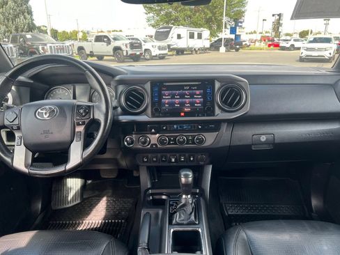 Used 2019 Toyota Tacoma TRD Off-Road AWD/4WD image 14