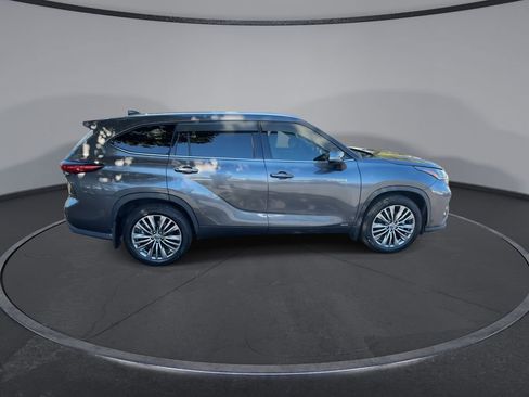 Used 2021 Toyota Highlander Platinum image 17