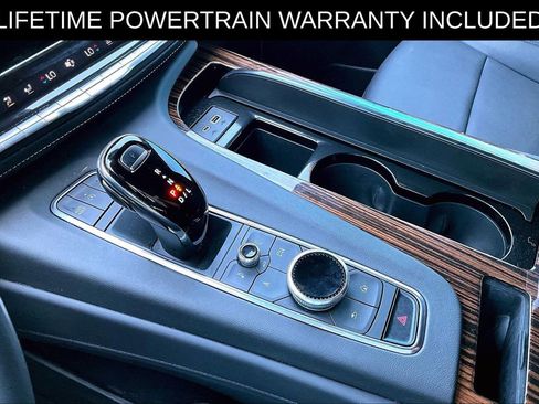 Used 2024 Cadillac Escalade Luxury RWD image 18