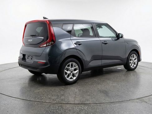 Used 2025 Kia Soul LX w/ LX Technology Package FWD image 9
