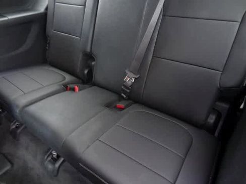 Used 2023 Chevrolet Traverse LT image 9