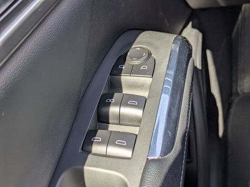 Used 2025 Chevrolet Traverse LT FWD image 28