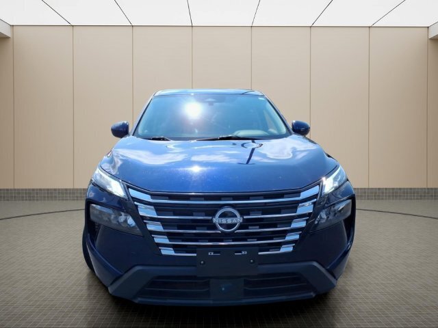 Used 2025 Nissan Rogue SV AWD/4WD image 3