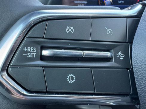 New 2026 Chevrolet Equinox LT w/ Safety and Technology Package FWD image 11
