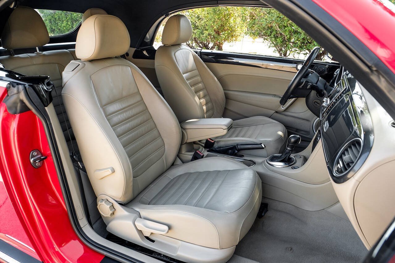 Used 2013 Volkswagen Beetle 2.0T FWD image 26