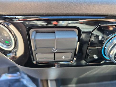 Used 2025 GMC Sierra 1500 Elevation w/ Elevation Premium Package image 30