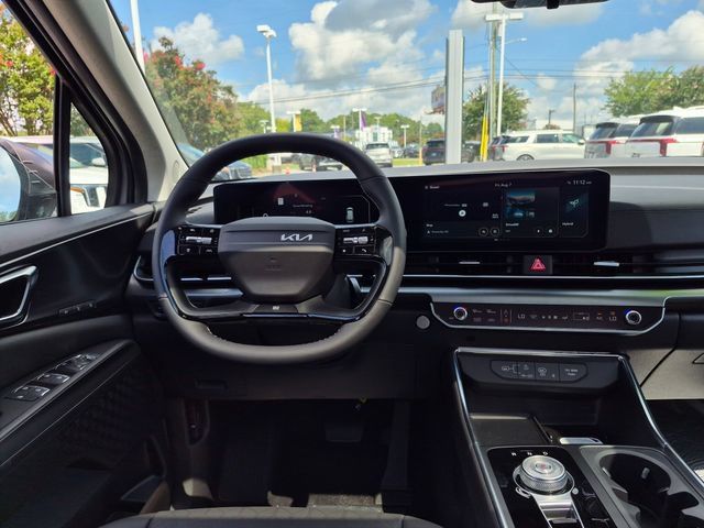 New 2027 Kia Carnival SX w/ Dark Edition Package FWD image 13