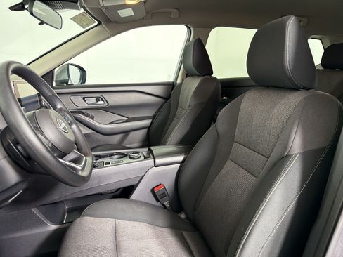Used 2024 Nissan Rogue SV AWD/4WD image 4