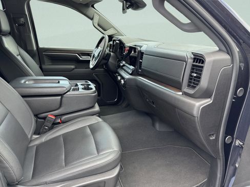 Used 2025 GMC Sierra 1500 SLT AWD/4WD image 13