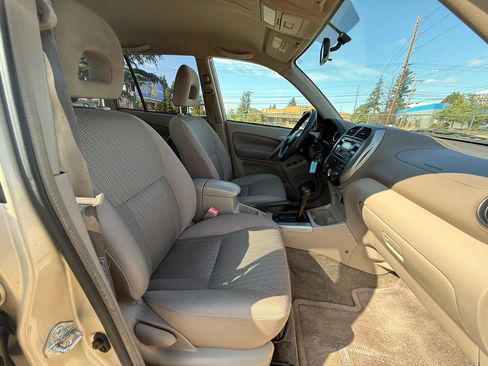 Used 2005 Toyota RAV4 2WD image 18