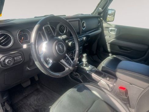 Used 2020 Jeep Wrangler Unlimited Sahara image 9