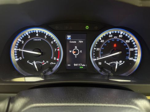 Used 2017 Toyota Highlander XLE FWD image 18