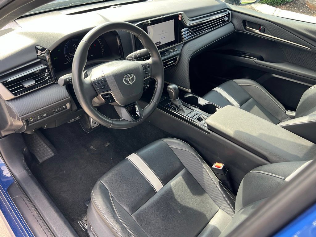 Used 2025 Toyota Camry SE FWD image 17