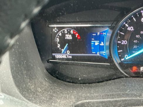 Used 2018 Ford Explorer XLT w/ Equipment Group 201A AWD/4WD image 17