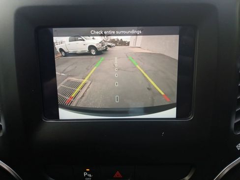 Used 2019 Jeep Cherokee Latitude Plus image 9