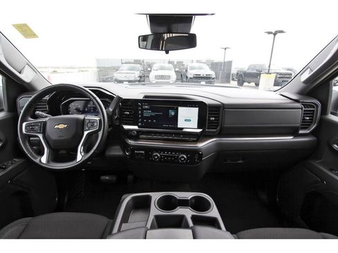 Used 2025 Chevrolet Silverado 1500 LT image 9