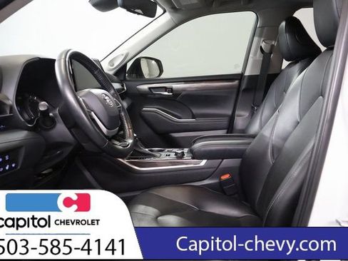 Used 2022 Toyota Highlander Limited AWD/4WD image 12