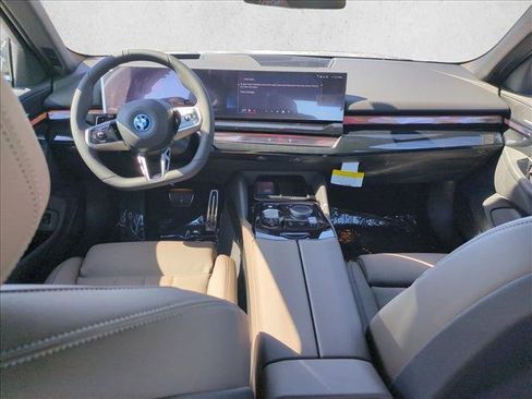 New 2027 BMW 550e xDrive AWD/4WD image 15