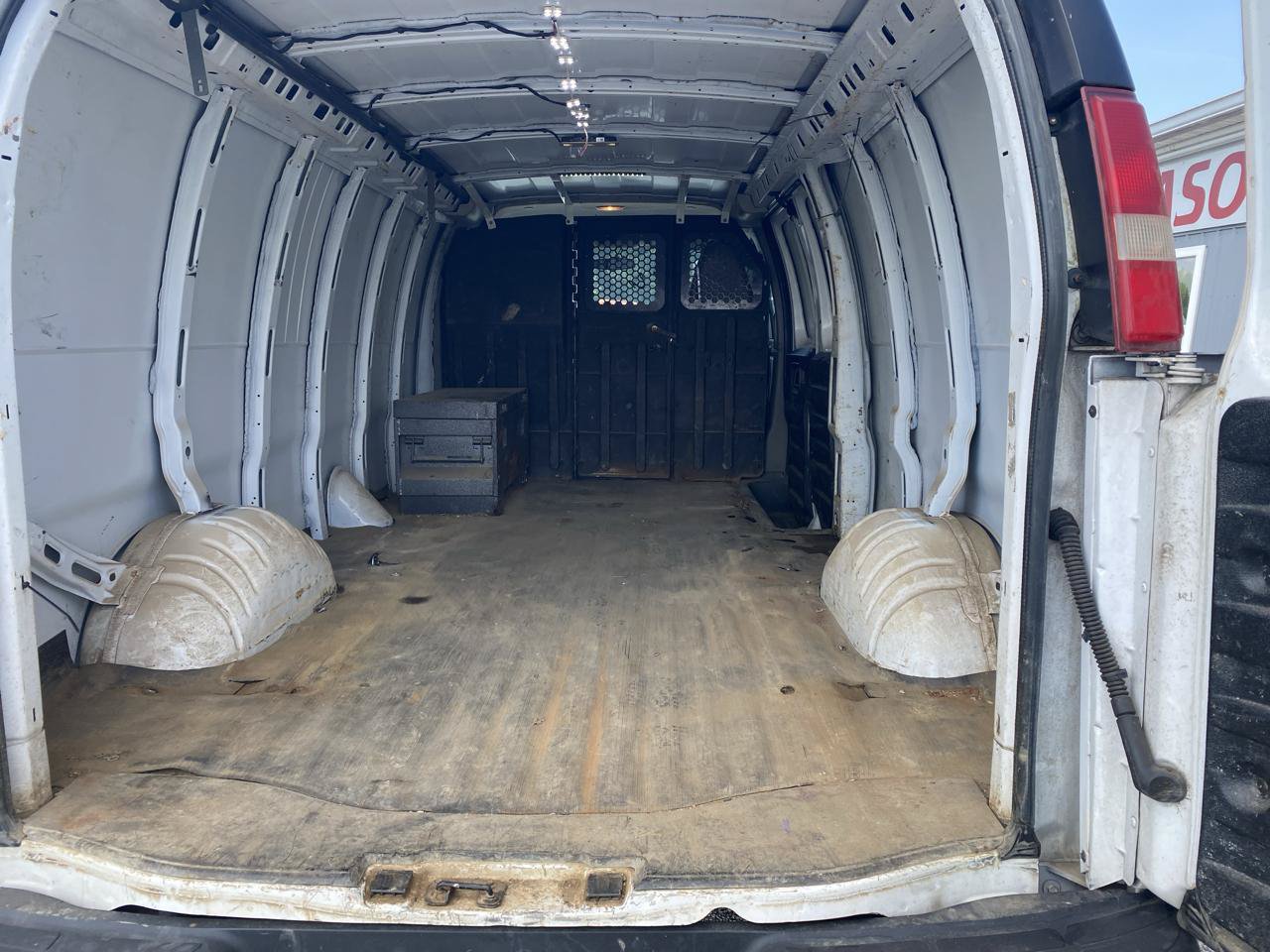 Used 2016 GMC Savana 2500 Extended RWD image 8