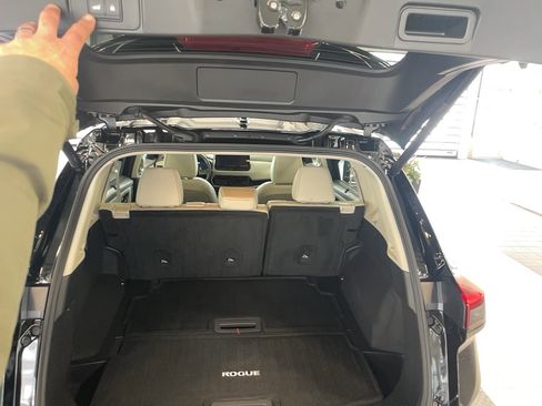 Used 2024 Nissan Rogue SL w/ SL Premium Package image 27