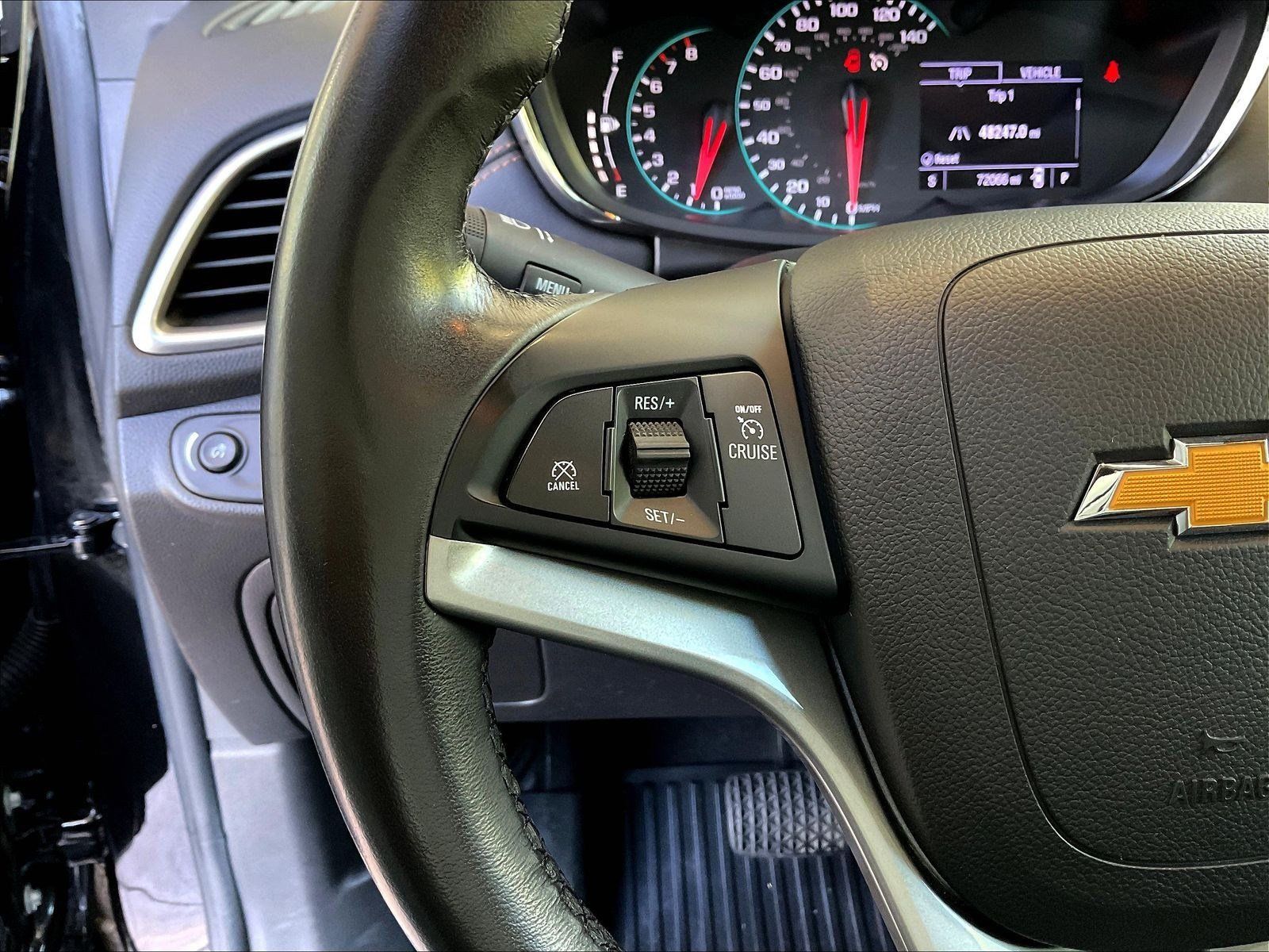 Used 2020 Chevrolet Trax LT w/ LT Convenience Package FWD image 11