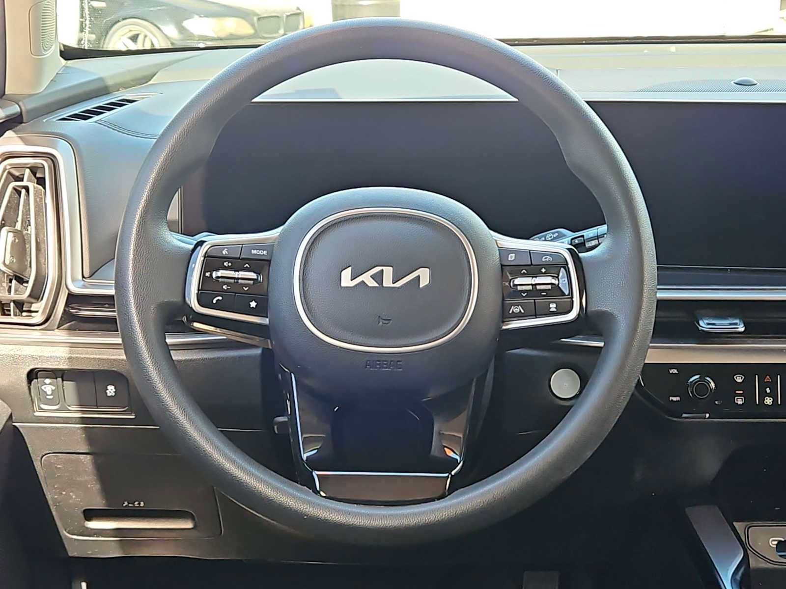 Used 2025 Kia Sorento LX FWD image 12