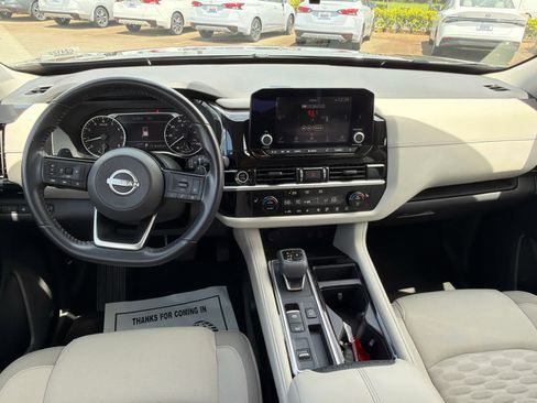 Used 2023 Nissan Pathfinder SV image 10