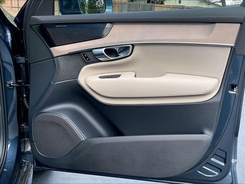 New 2026 Volvo XC90 T8 Plus w/ Protection Package Premier image 31