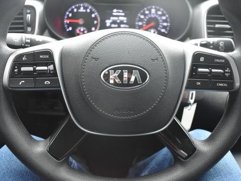Used 2019 Kia Sorento LX image 19