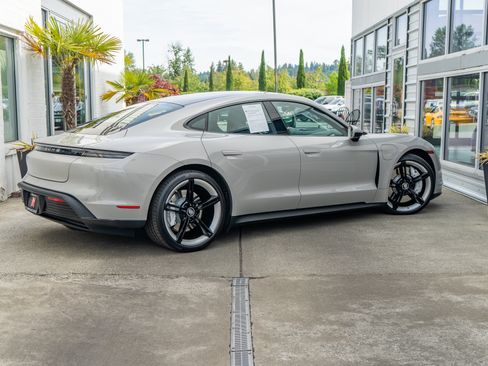 Used 2021 Porsche Taycan RWD image 8