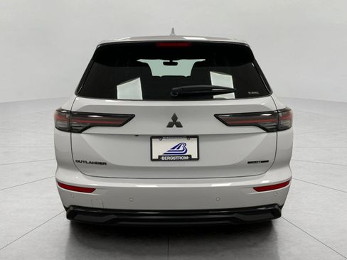 New 2026 Mitsubishi Outlander LE AWD/4WD image 4