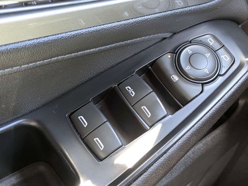 Used 2023 Chevrolet Traverse LT FWD image 22