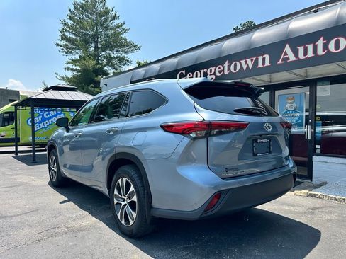 Used 2022 Toyota Highlander XLE image 28
