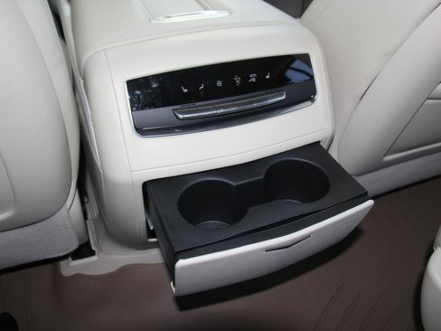 Used 2023 Cadillac Escalade ESV Sport Platinum AWD/4WD image 33