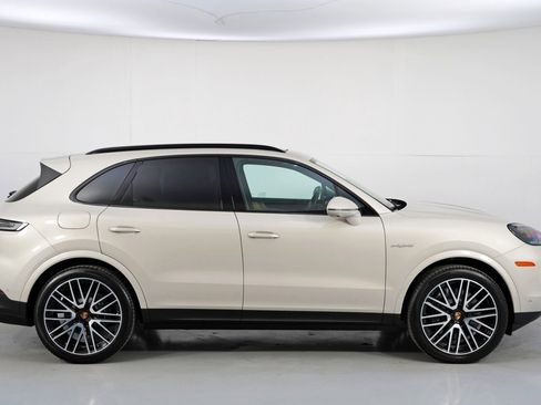 Used 2025 Porsche Cayenne E-Hybrid image 53