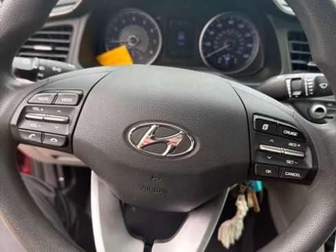 Used 2020 Hyundai Elantra SE FWD image 15