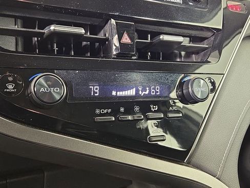 Used 2023 Toyota Camry SE image 19