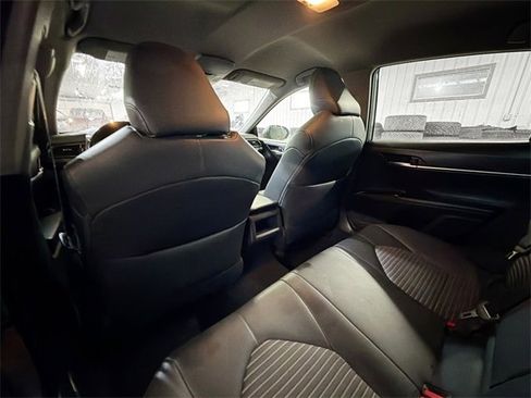 Used 2019 Toyota Camry L image 9