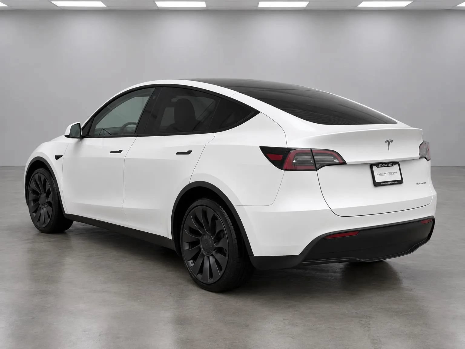 Used 2023 Tesla Model Y Long Range AWD/4WD image 3