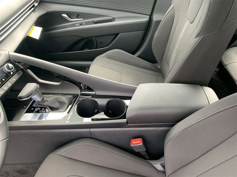 New 2025 Hyundai Elantra SEL image 22