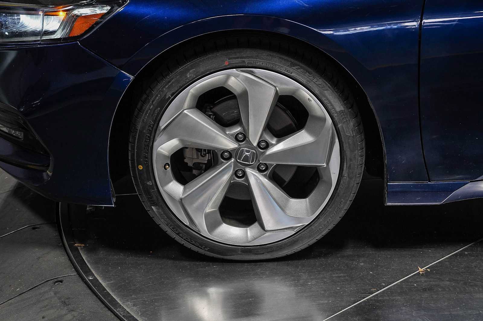 Used 2018 Honda Accord Touring image 9
